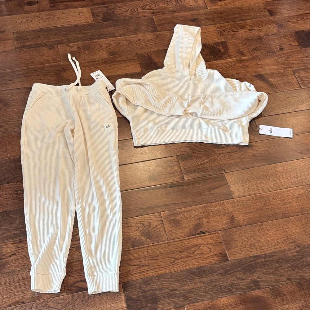 ALO Yoga Cream Ribbed Jogger Set